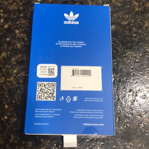 Adidas iPhone 11 Three Stripes Camo Snap Case NEW - Picture 4 of 10
